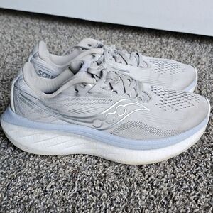 Saucony Women's Light Gray Athletic Running Shoes